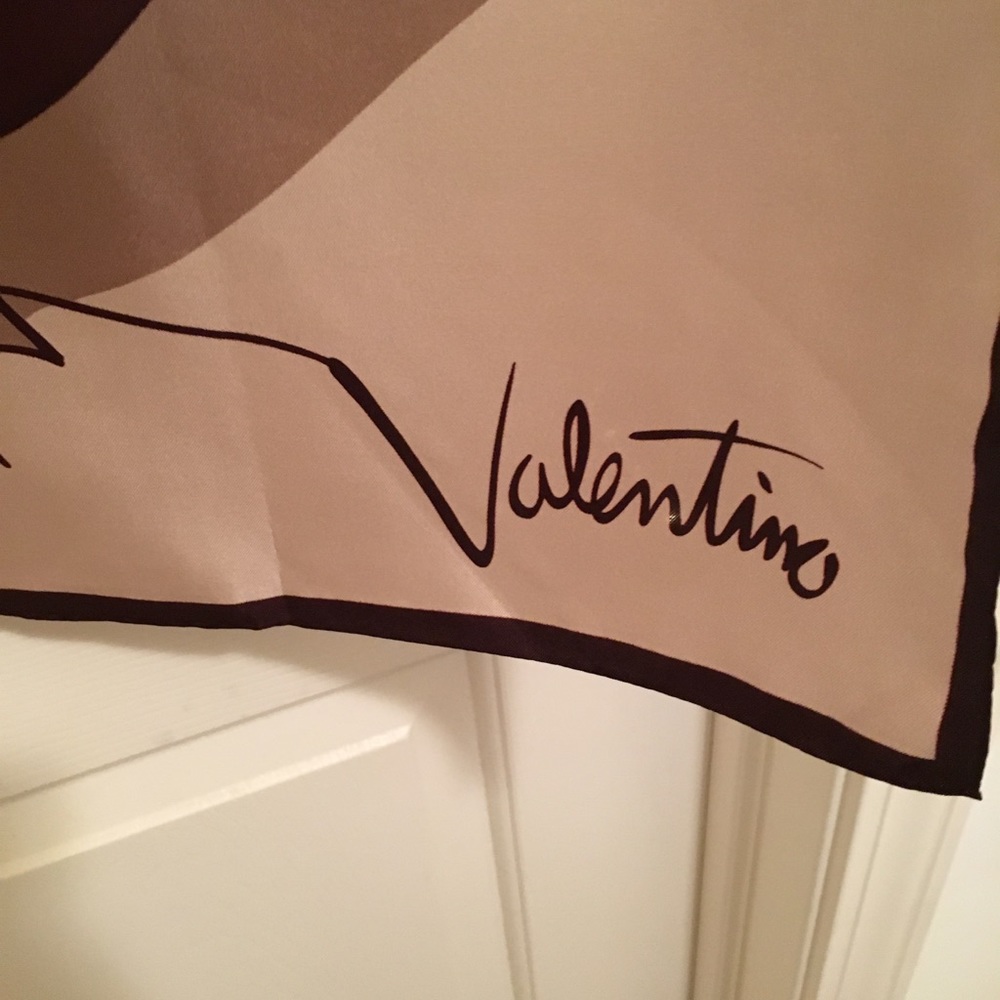 COPY - COPY - COPY - NWT AUTHENTIC VALENTINO TWILL SILK SCARF